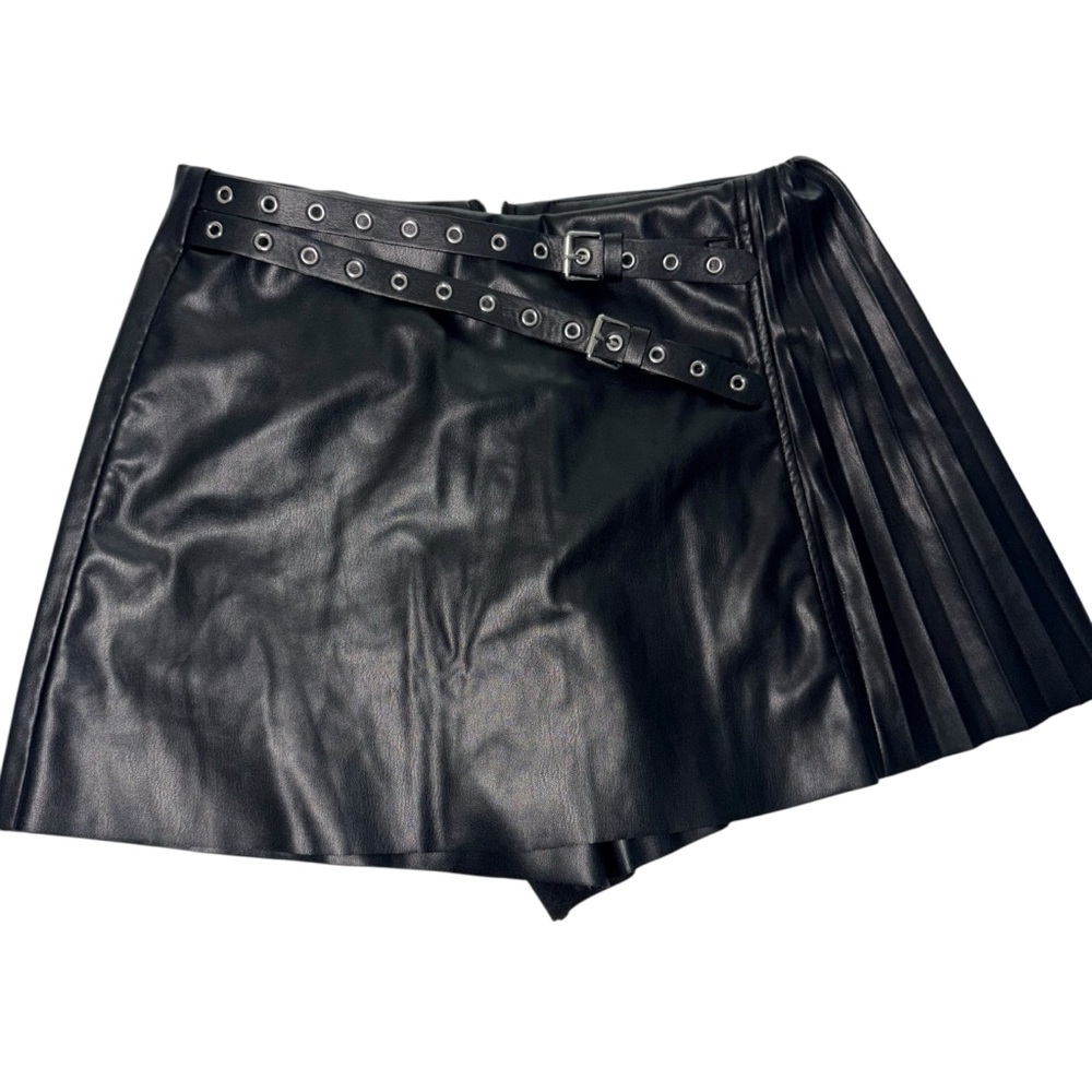 Zara Black Faux Leather black Moto Skort  with Belted Detail Sz Small